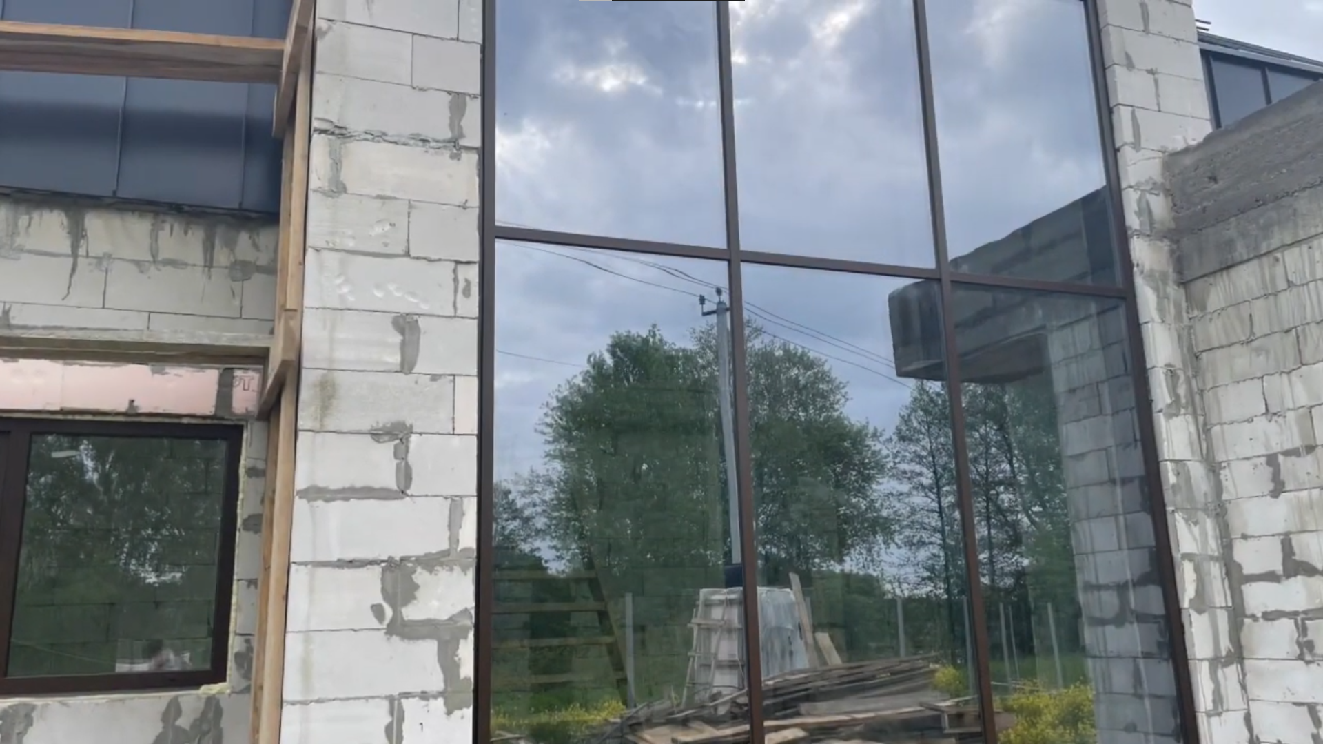 Установка панорамных окон в загородный дом